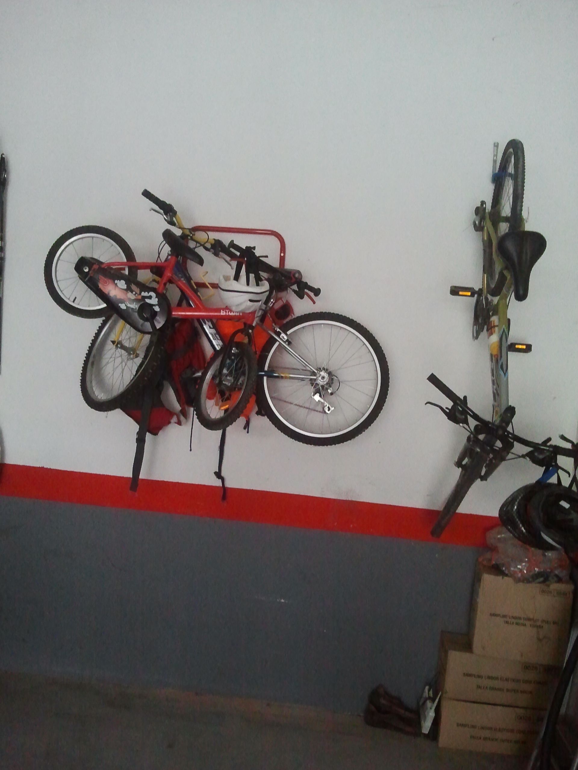 Bricolaje fin de semana. Colocar unos soportes para las bicicletas -  Ferretería Ferrogal