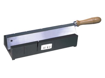 Cortaingletes en plastico + sierra de mano para madera 250 m