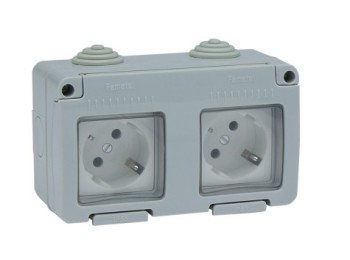 Base enchufe elec 10amp250v sch.dob est.tt lat ip55 gr famat
