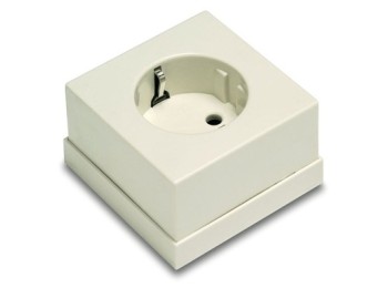 Base elec 65x65x38 tt s/lat 16a-250v sup. pvc bl 5023-b fama